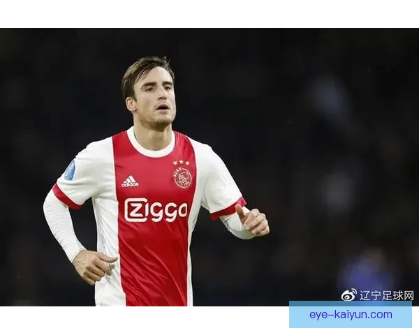 塔利亚菲科在独立队的成长经历展示了他扎实的技术基础与潜力。