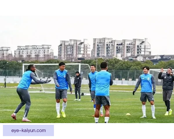 上海申花迎战强敌，八万人现场助阵表现值得关注