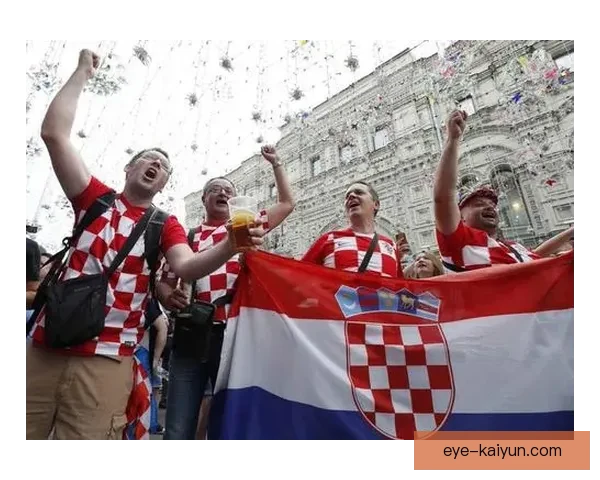 克罗地亚球迷支持态度积极，展现出强烈的团队凝聚力与士气提升